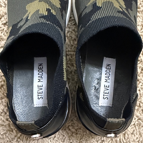 Steve Madden Mykala Wedge Sneaker Camo Knit Slip-Ons - Picture 4 of 8
